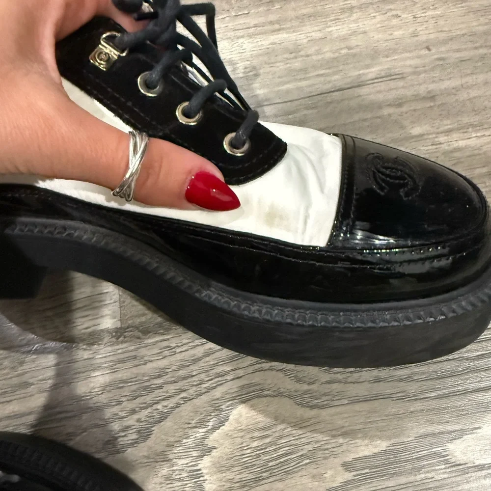 CHANEL Black and White Sneakers for Women - Picture 4 of 7